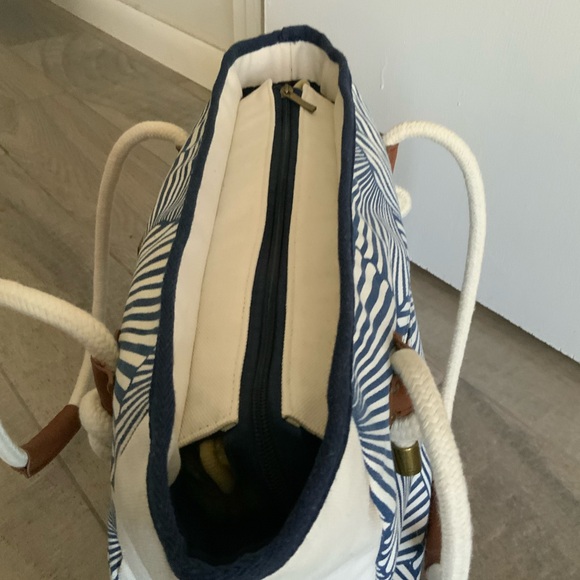 Blue&white Caribbean Joe tote bag   Perfect condition .. used once - Picture 4 of 8